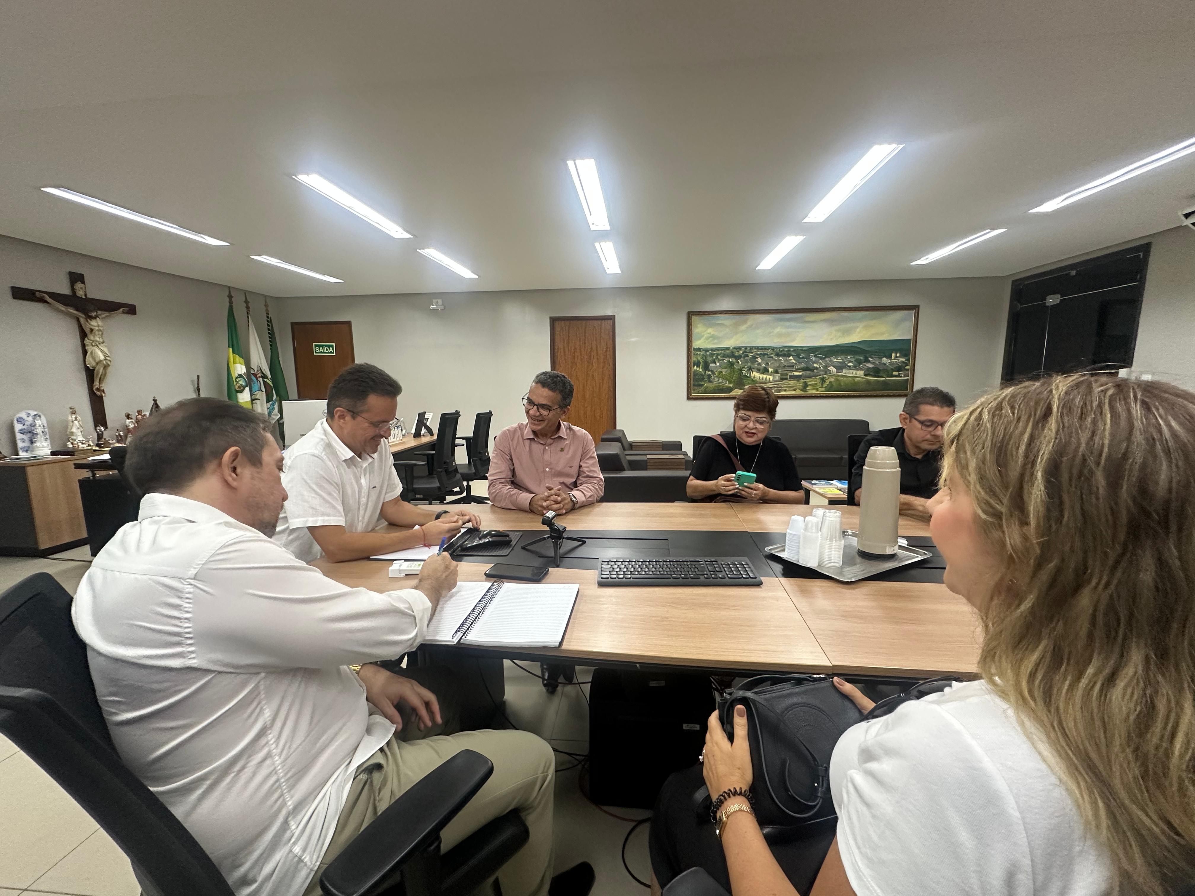 URCA realiza reunião com a Prefeitura do Crato para fortalecer parceria entre as instituições