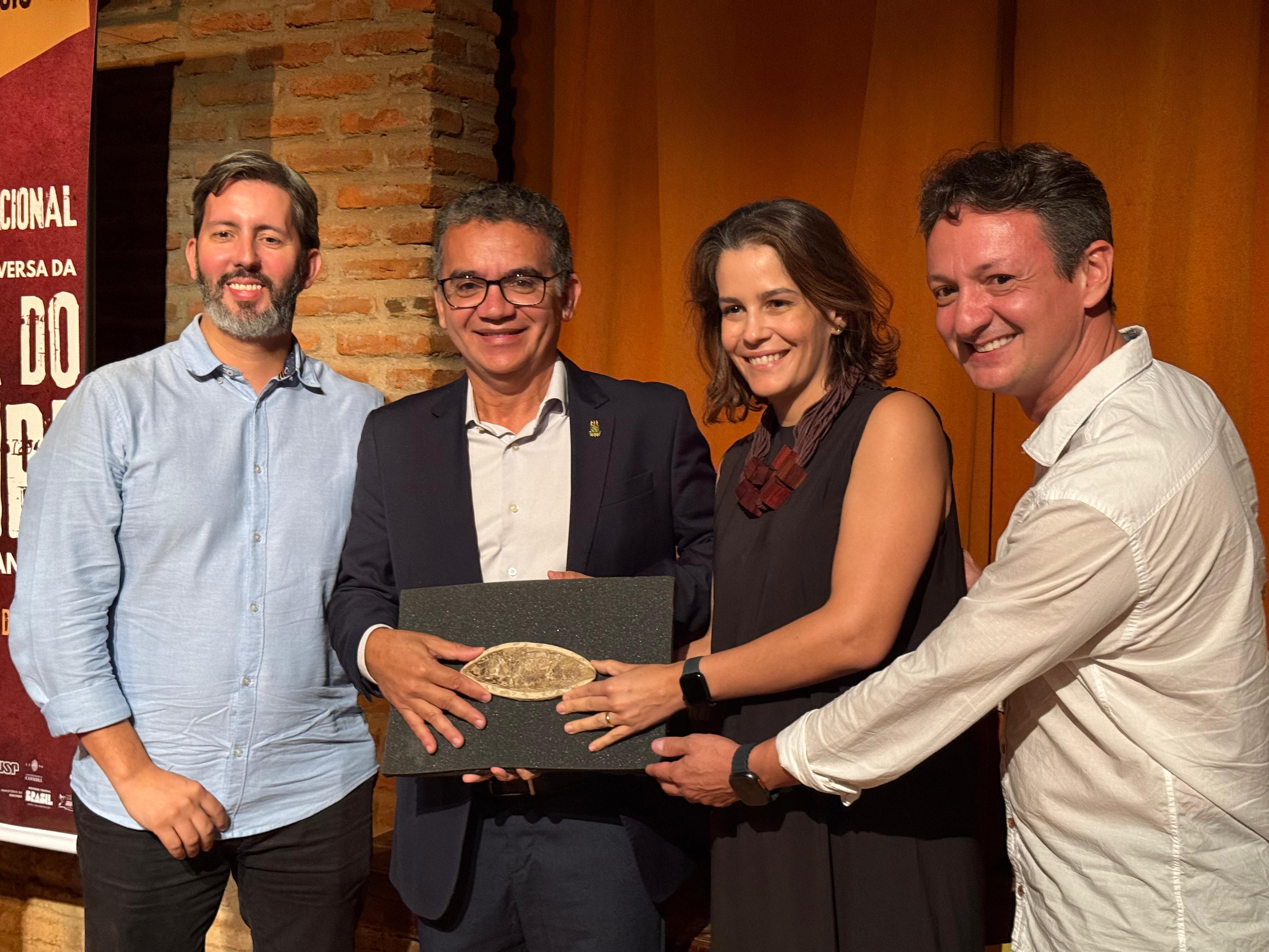 Fóssil é repatriado da Itália para o Brasil e repassado ao Museu de Paleontologia da URCA