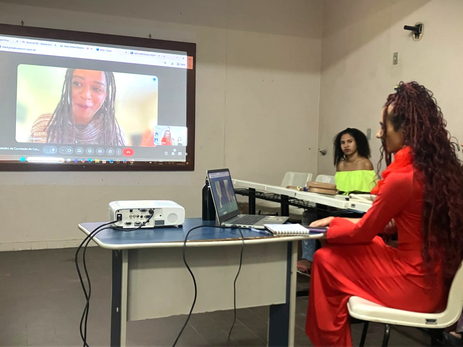 Primeira mulher trans conclui curso de Artes Visuais na URCA