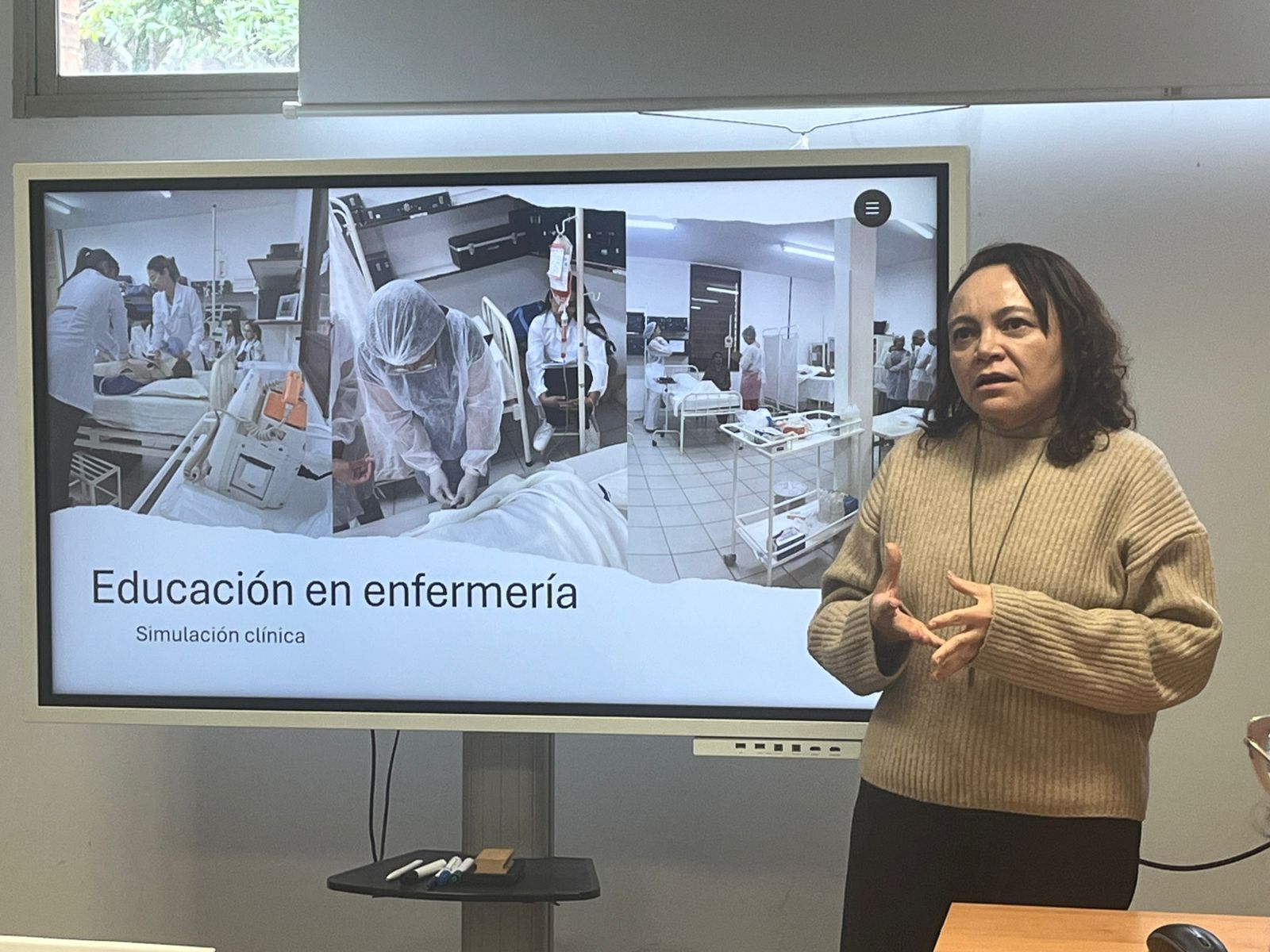 Professora da URCA realiza intercâmbio com universidade espanhola para pesquisa em simulação clínica